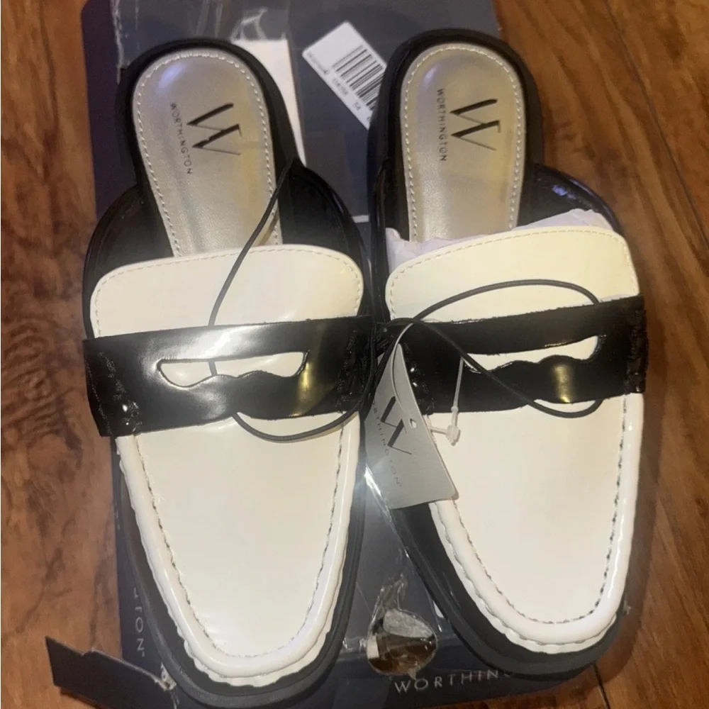 Women Worthington Destin Size 5M Mules/ Slip On Penny Loafers Black & White - Picture 7 of 13